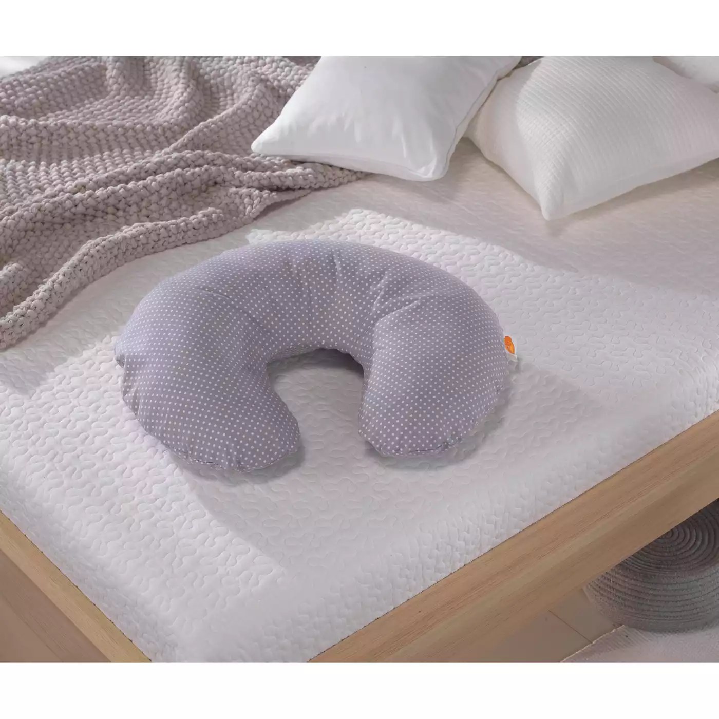 Theraline Wynnie nursing pillow